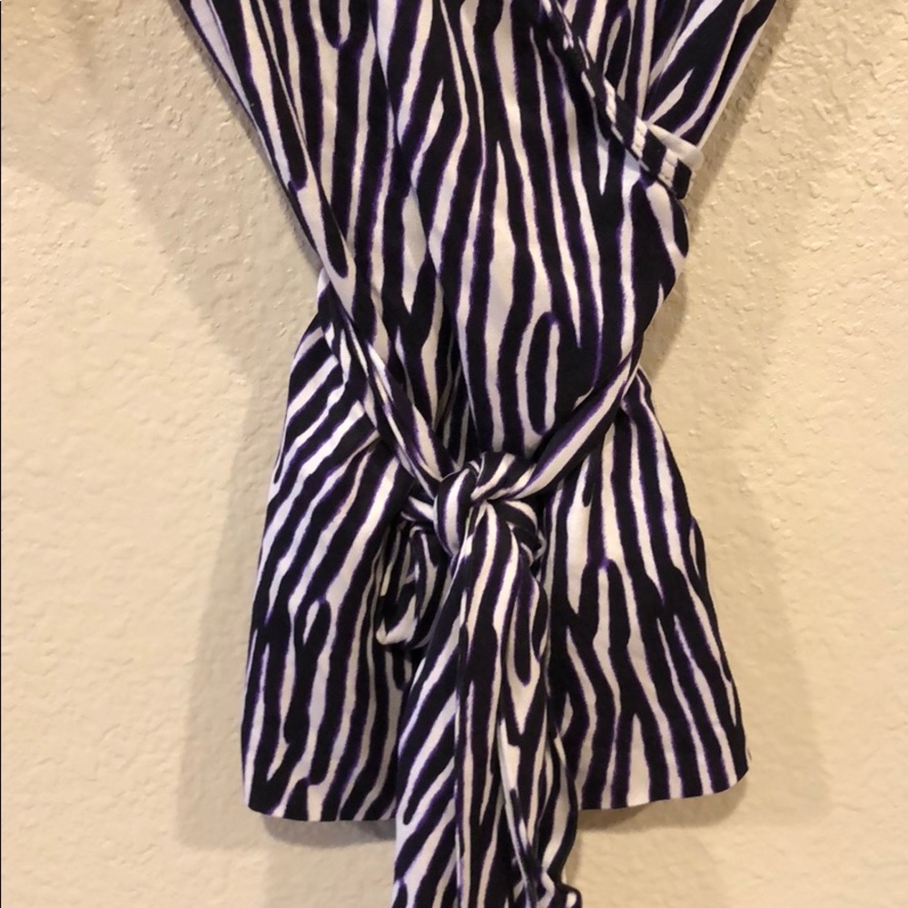 {Diane Von Furstenberg} - Size 8 - Silk Wrap Top - Picture 4 of 6